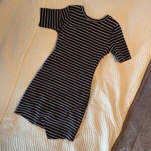 Iris striped bodycon dress with cross in the front🖤🤍🖤